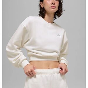 ALO Yoga Cropped Accolade Crewneck